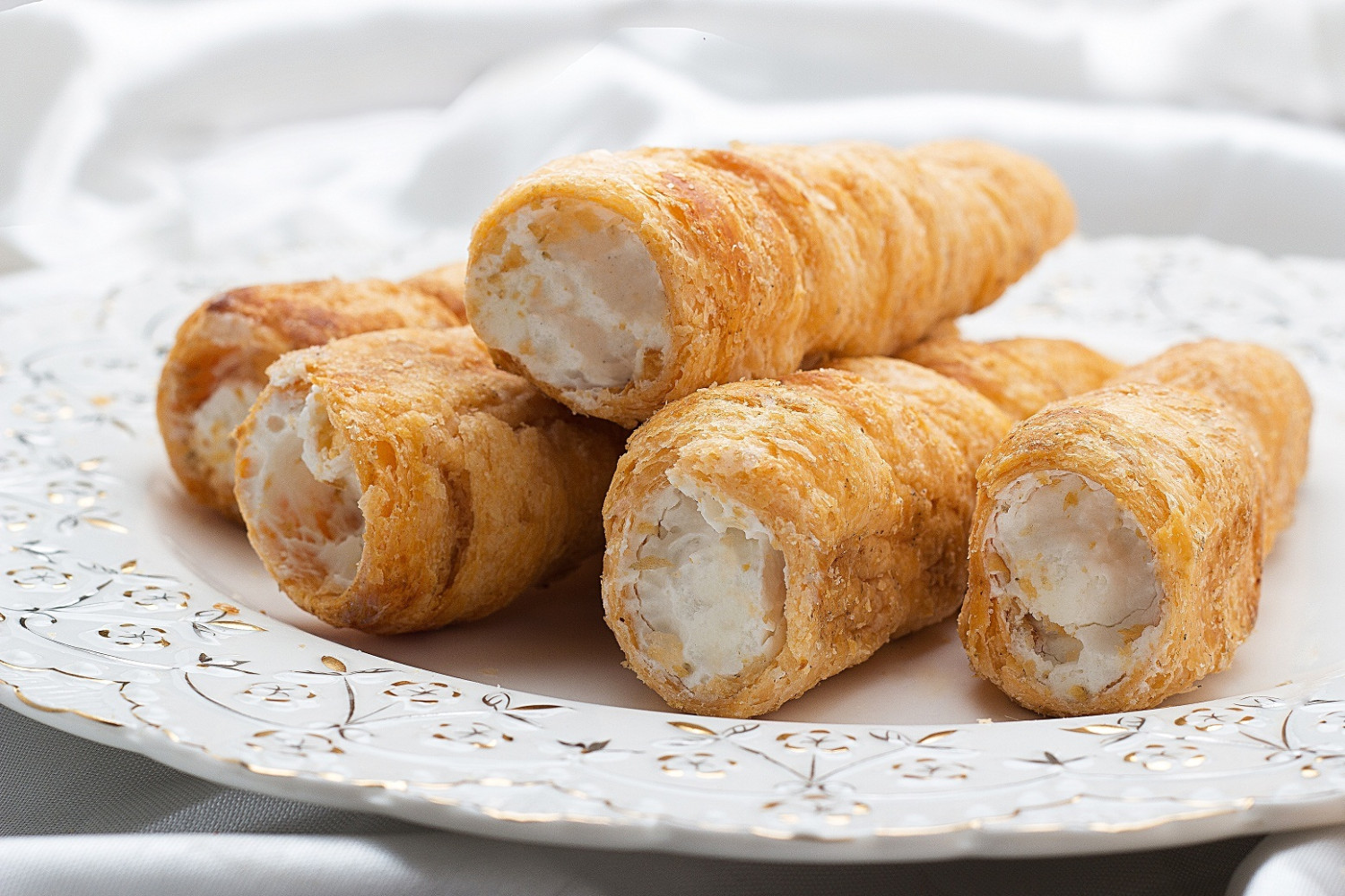 hamid bakeri Cream Roll (6 Pcs box)